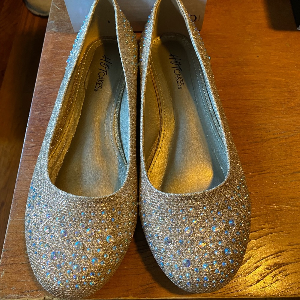 Hot cakes gold flats with rhinestones